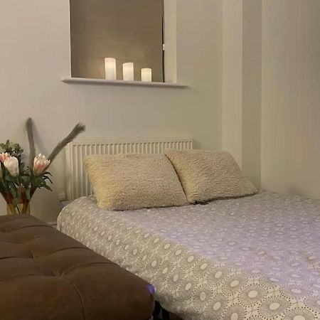 Modern Town House In Cotswolds - 3 Double Bedrooms ويتني المظهر الخارجي الصورة