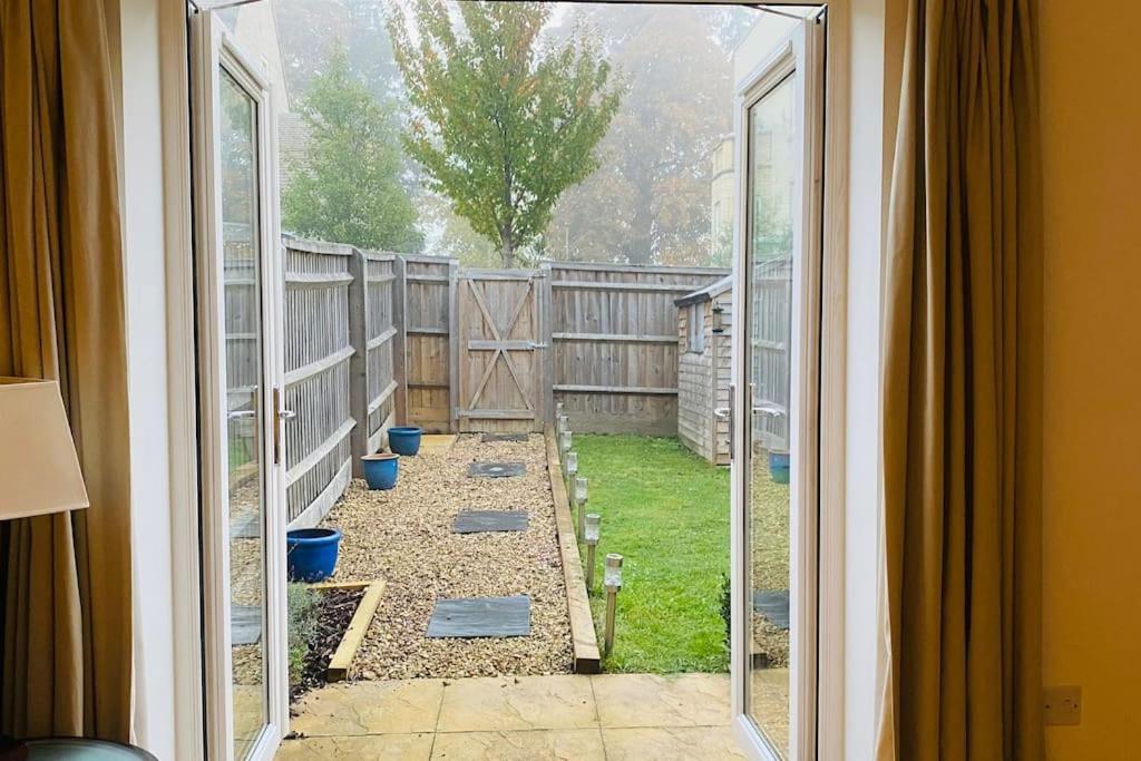 Modern Town House In Cotswolds - 3 Double Bedrooms ويتني المظهر الخارجي الصورة