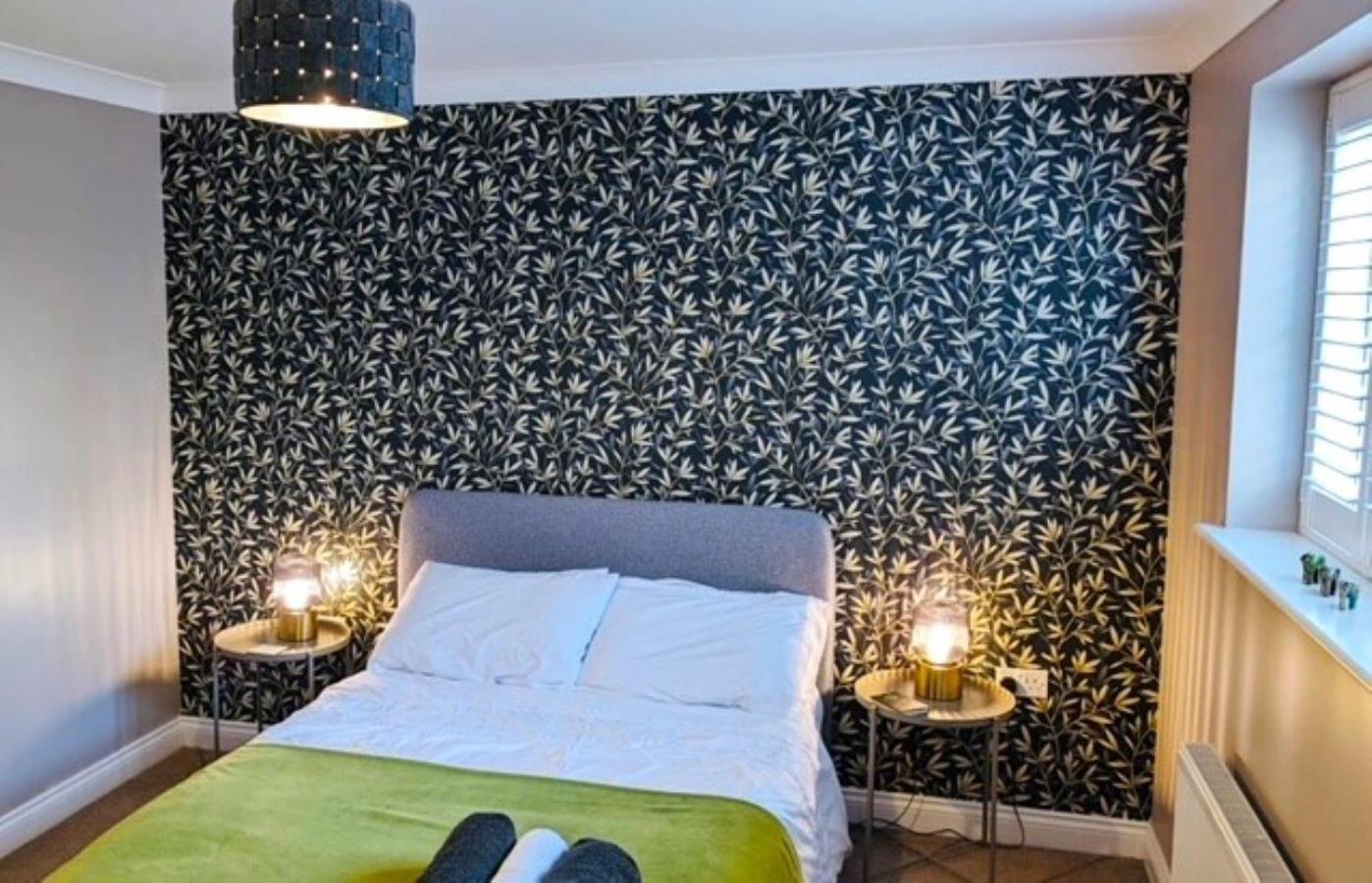 Modern Town House In Cotswolds - 3 Double Bedrooms ويتني المظهر الخارجي الصورة