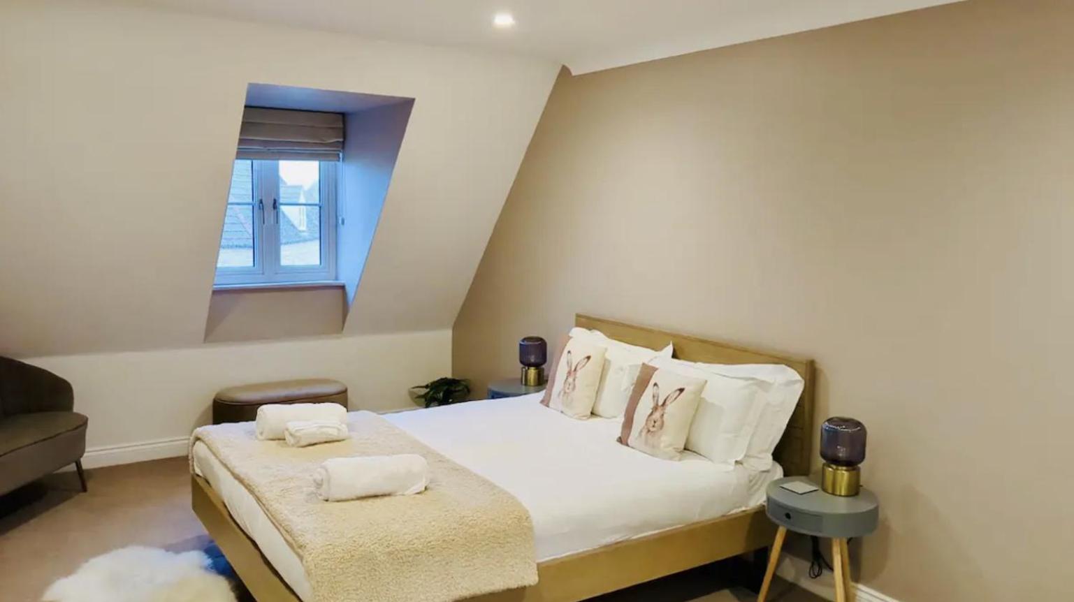 Modern Town House In Cotswolds - 3 Double Bedrooms ويتني المظهر الخارجي الصورة
