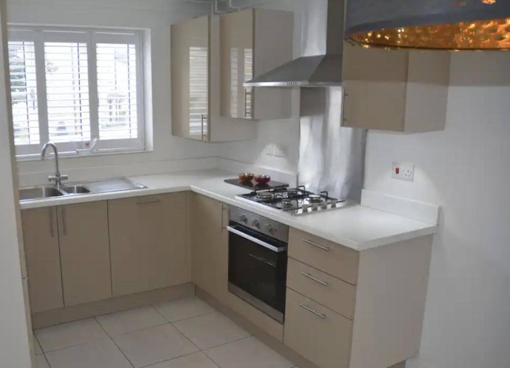 Modern Town House In Cotswolds - 3 Double Bedrooms ويتني المظهر الخارجي الصورة
