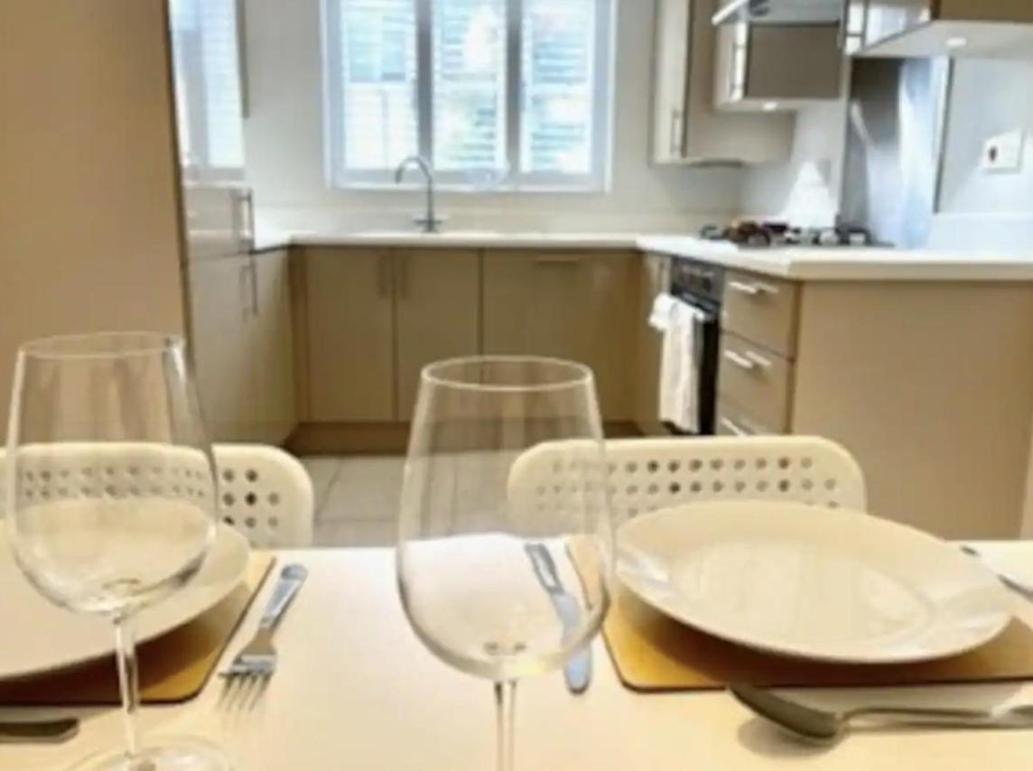 Modern Town House In Cotswolds - 3 Double Bedrooms ويتني المظهر الخارجي الصورة