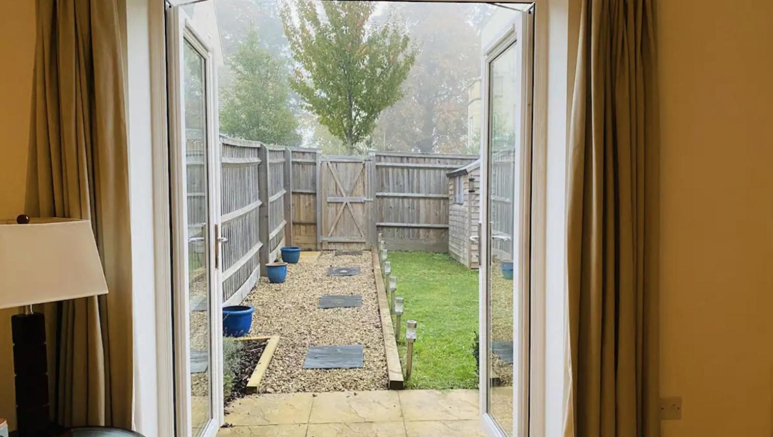 Modern Town House In Cotswolds - 3 Double Bedrooms ويتني المظهر الخارجي الصورة