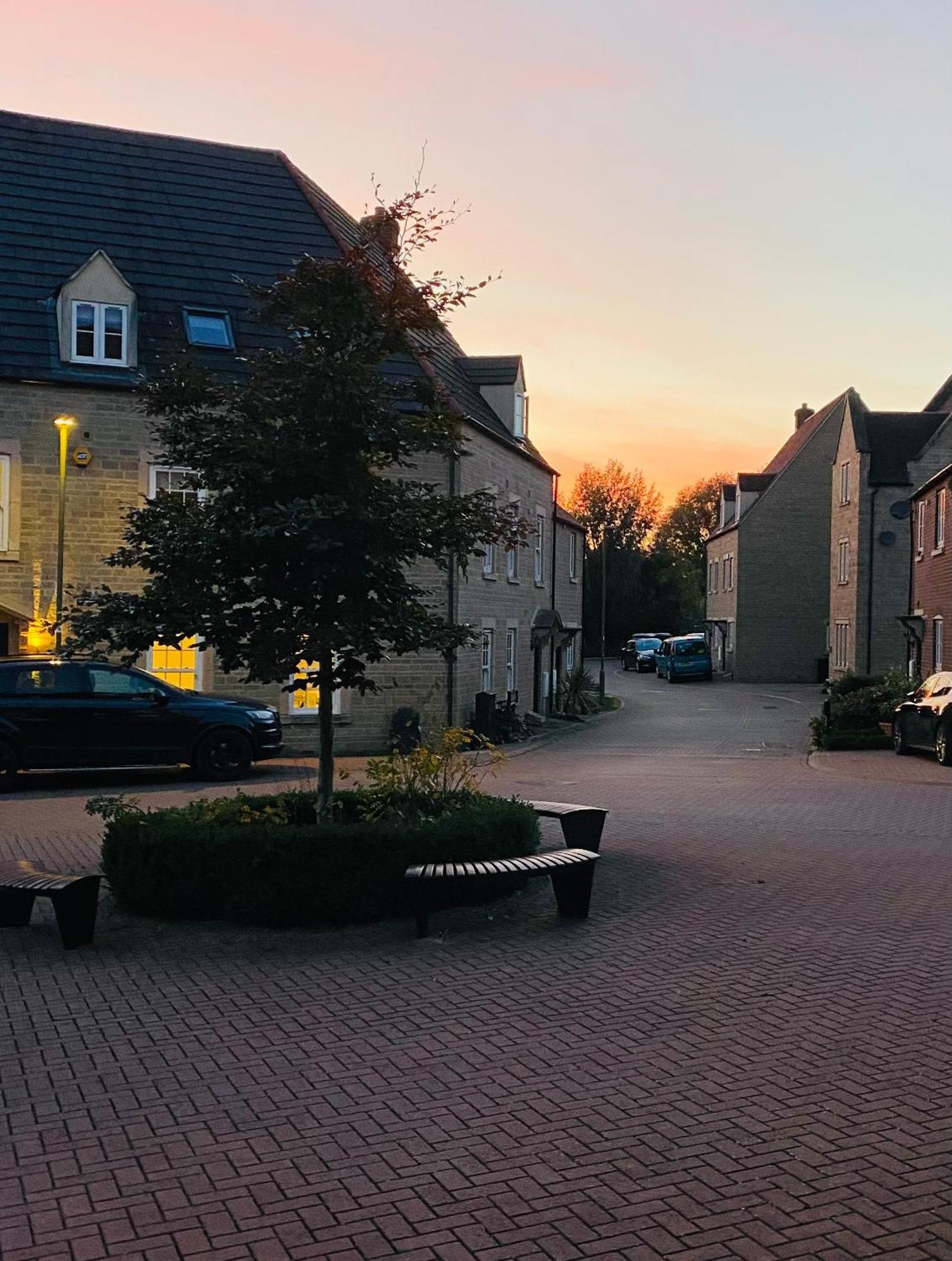 Modern Town House In Cotswolds - 3 Double Bedrooms ويتني المظهر الخارجي الصورة